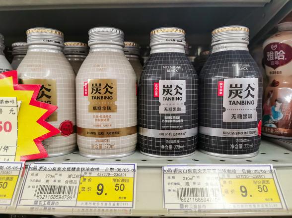 瑞幸，杀到农夫山泉家门口