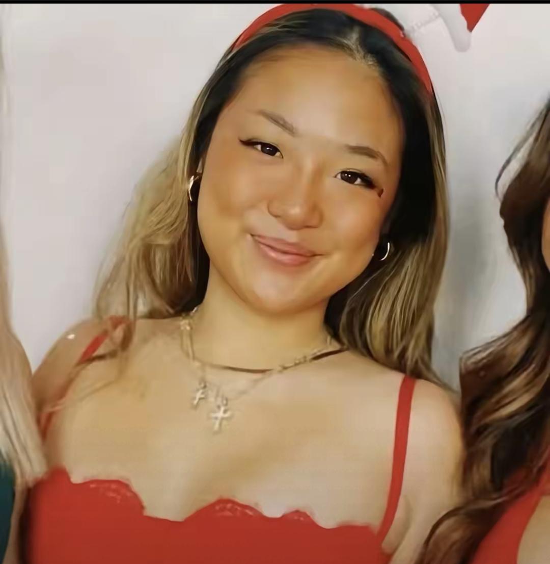 张学友25岁大女儿张瑶华近照曝光！她染了一头金色黄发，身材有点微胖，皮肤有点黑，