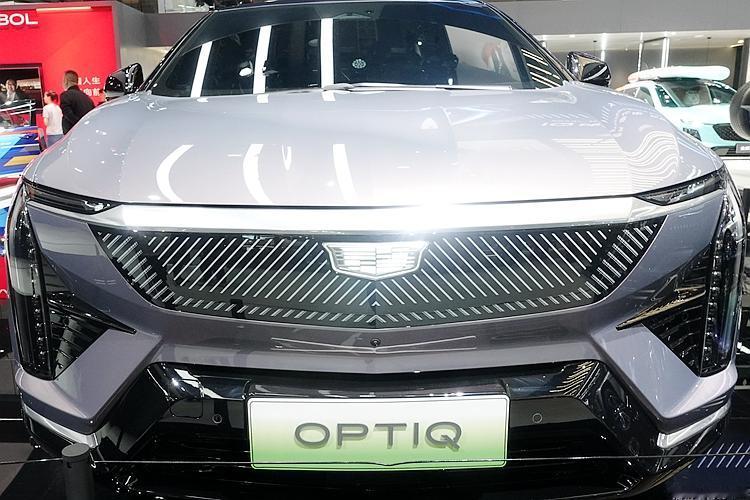 2023年12月29日，上汽通用汽车凯迪拉克品牌宣布OPTIQ的中文名字：IQ傲