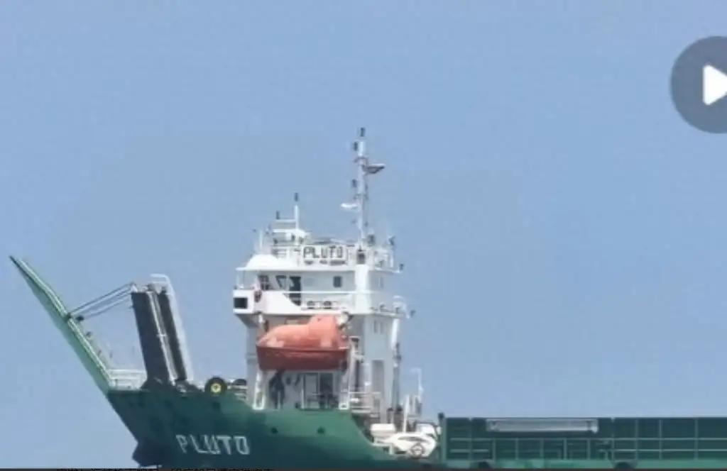 伊朗这回是真没给印度面子。
近期在霍尔木兹海峡，伊朗直接对两艘印度油轮开火拦截，