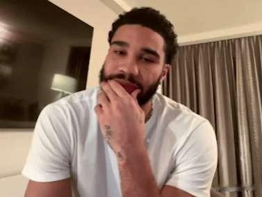 真要退役了？塔图姆谈詹姆斯：

“詹姆斯要退役了吗？”

“反正每一年，大家都是