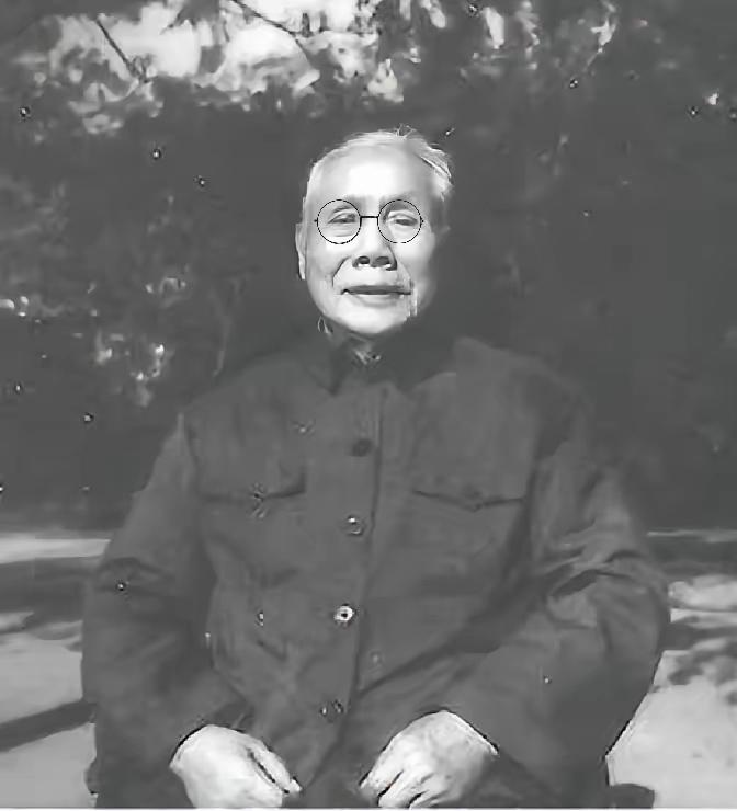 最讲义气的国军少将！冒死放走9万红军
 
1934年长征期间，九万红军被国军层层