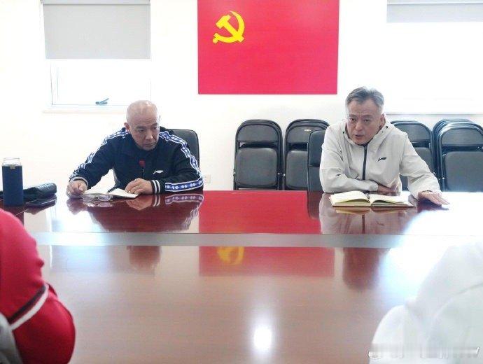 开这么重要的会为哈米领导不在呢 