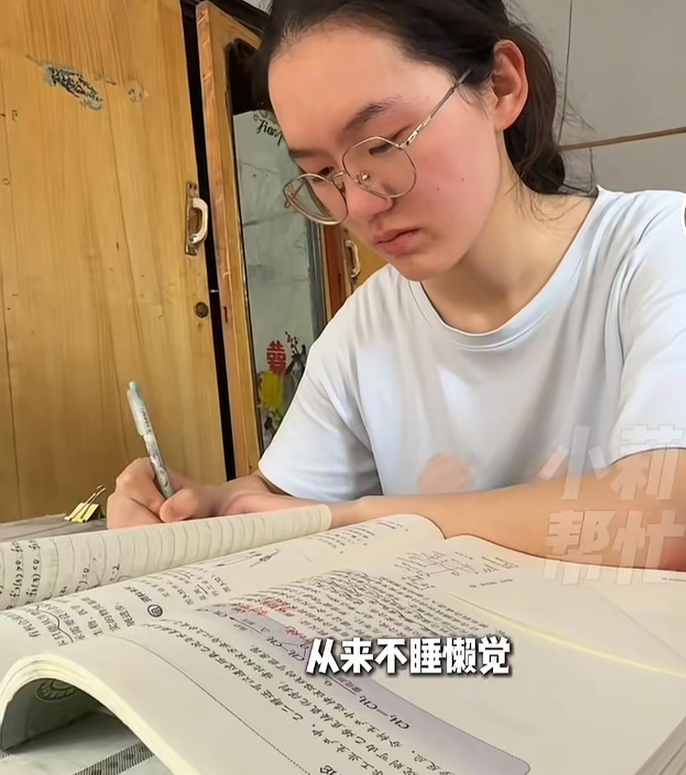 难怪韩雅平会火，这孩子不仅有才气，更是有骨气！媒体爆出她的情况后，不少热心人想伸