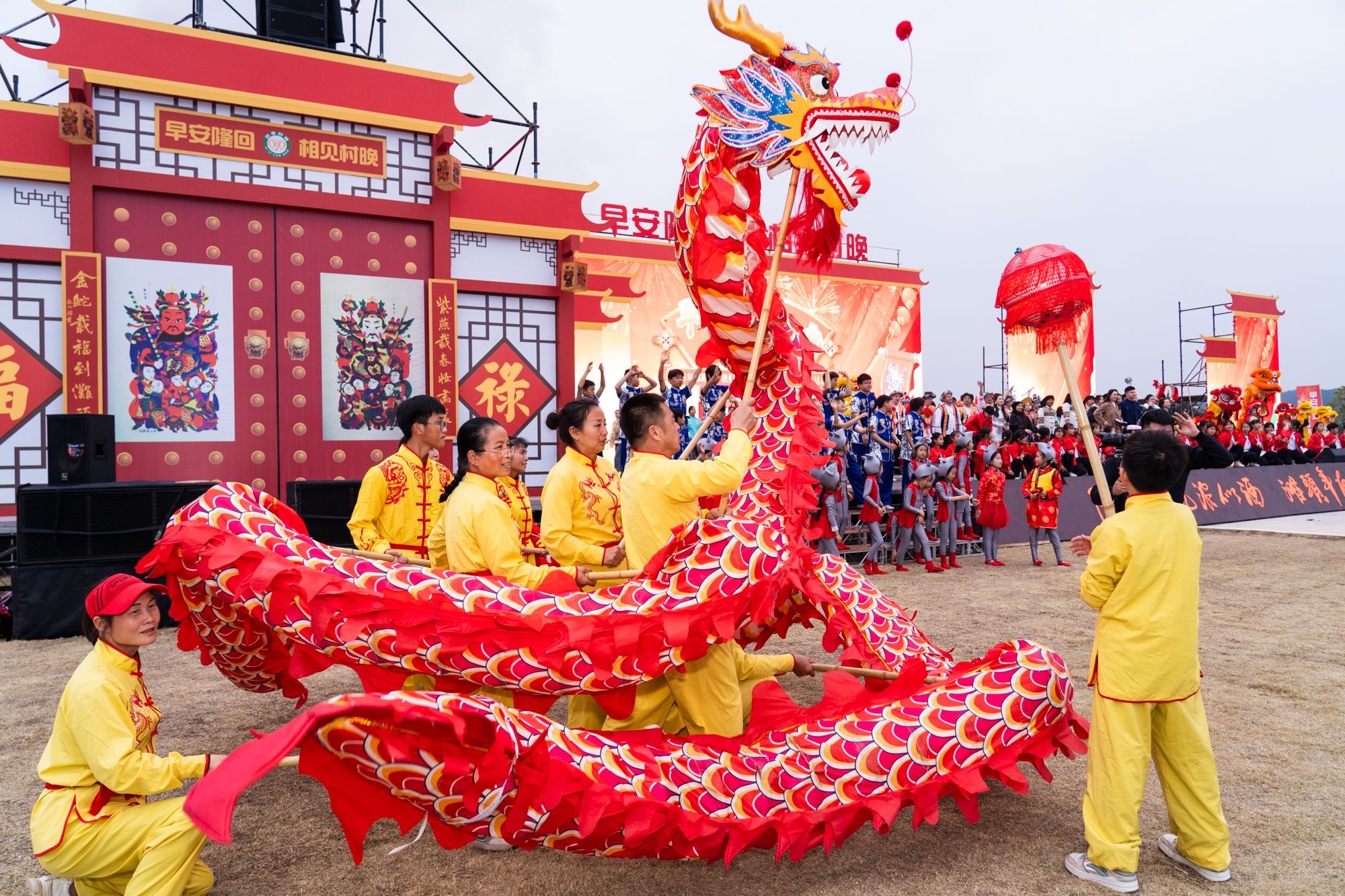【 古老年画盛世村晚相见滩头 】湖南邵阳隆回滩头镇，一个文化底蕴深厚的地方，民间