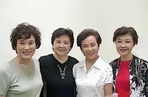 老了都掉渣了，放大到好几倍，真一个也不认识，呵呵！真老了。