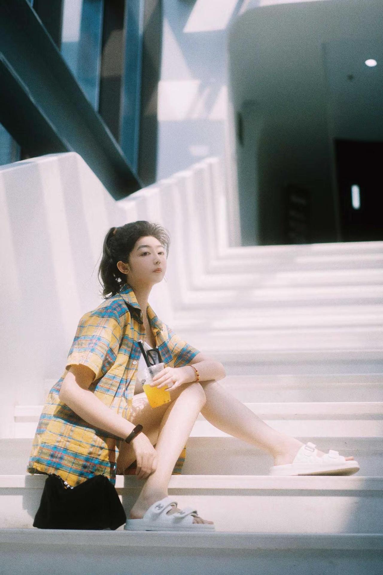 现在找个太阳不容易☀️。夏季ootd 少女感夏日ootd 青春女大穿搭 图书馆怎