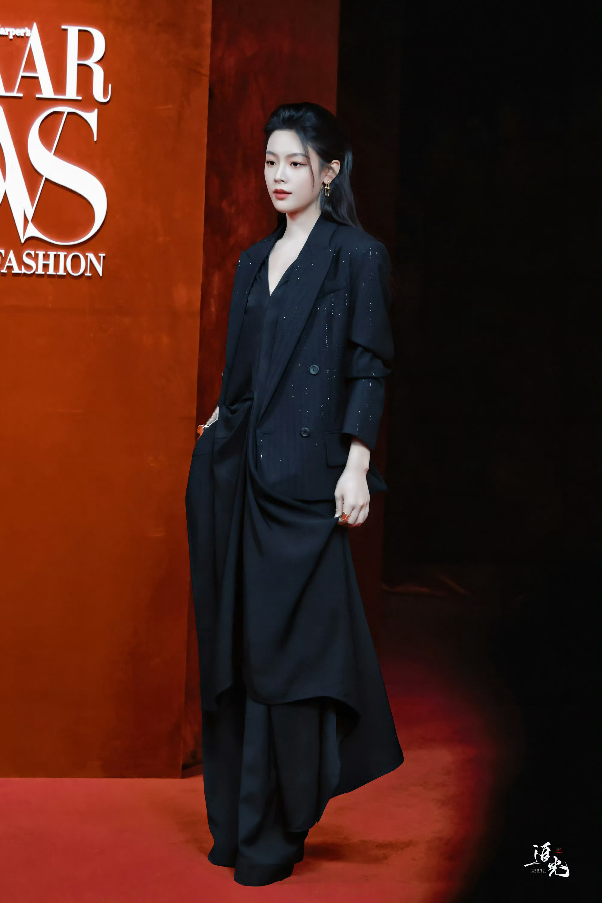 网传镖人女主换陈丽君补拍 陈丽君真瓜是优秀的青年演员，五四青年奖章获得者，前不久