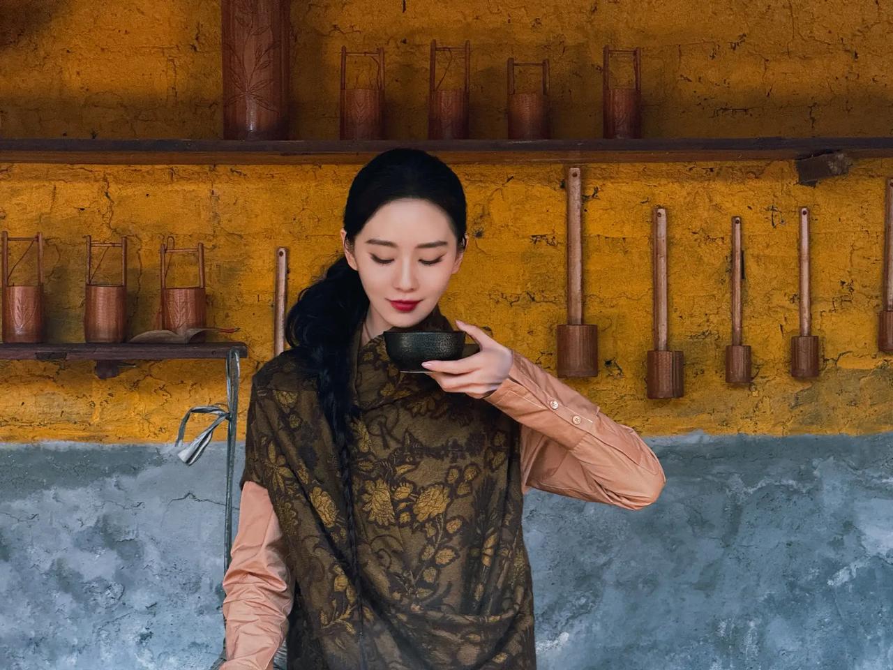 刘诗诗挺美，可演技不怎么样。这不是她现在招人烦的原因。看过她参加活动现场的人都知
