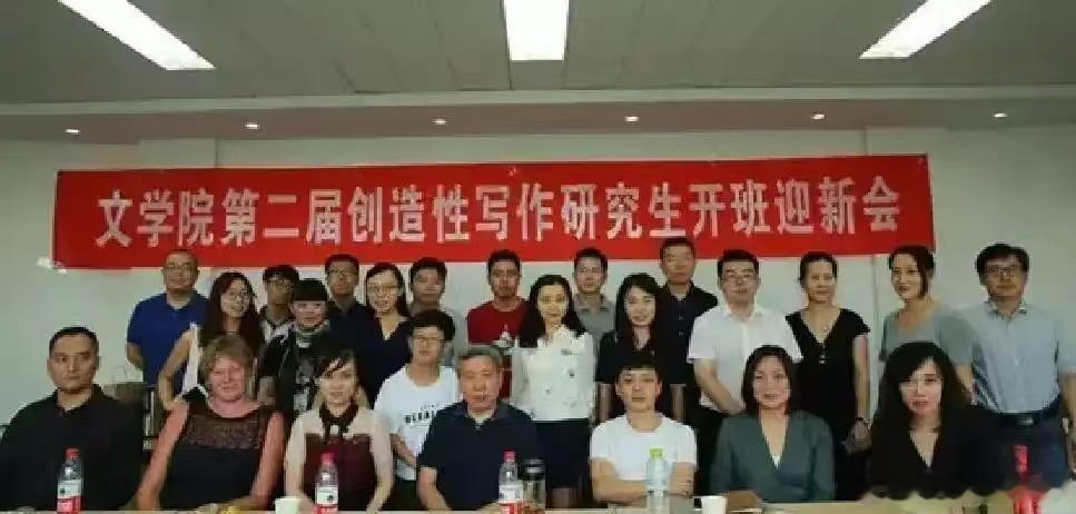 蒋方舟特殊升学路径被扒 8个名额的创造性写作硕士，蒋方舟从这里走到被举报的风口北