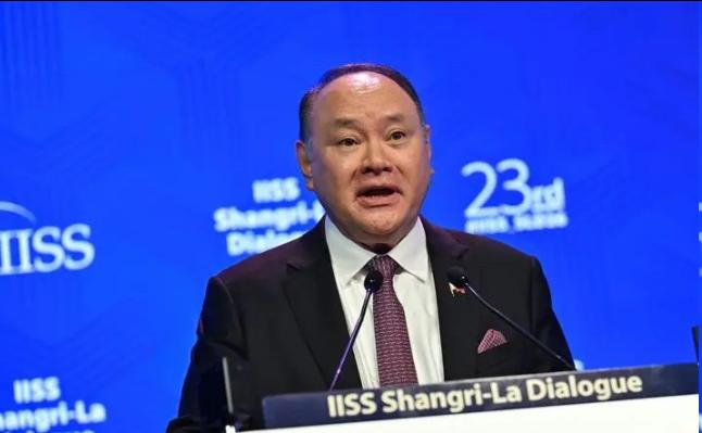 菲律宾炸锅了 
万万没想到，菲律宾没等来中国的援助，反而等来了中国的制裁，对于他
