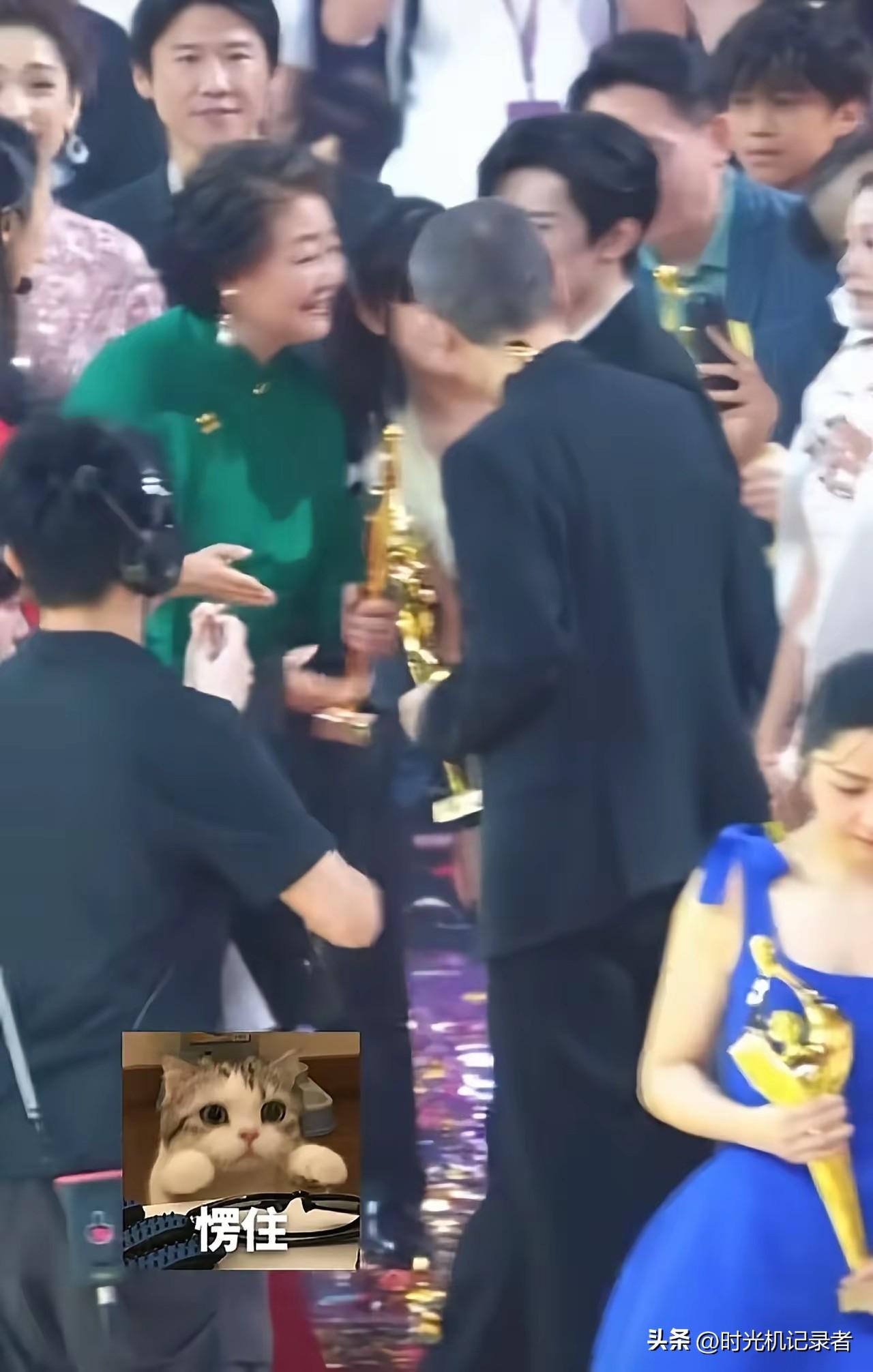 易烊千玺真的是个好孩子，获得百花影帝后大家分分祝贺，易烊千玺一直饱受争议，但是他