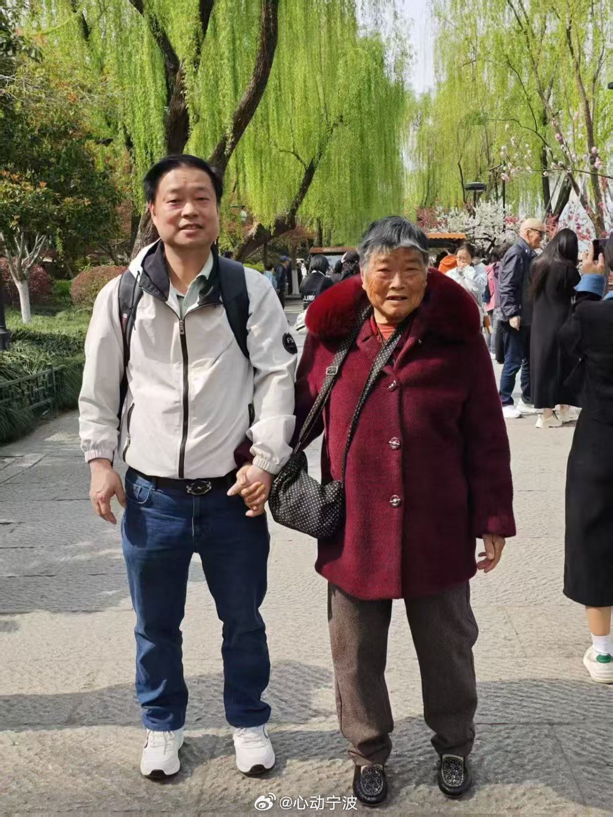 宁波海曙周齐旺30年坚守照料家人诠释孝与爱 宁波海曙的周齐旺坚守近30年照顾精神