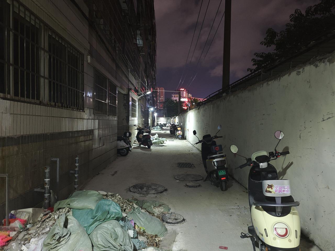 很扎心的一句话：努力不一定会成功，可不努力，真的会很轻松。
 
长大以后我们不得
