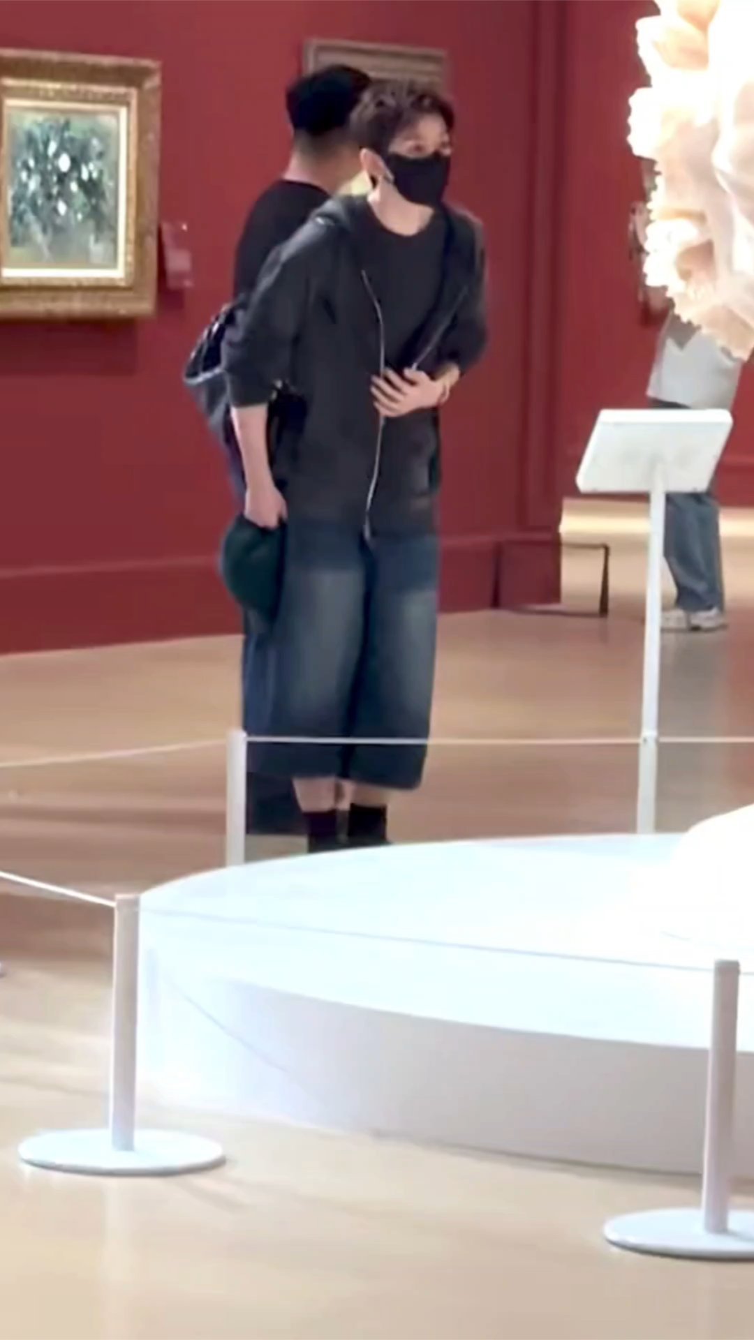 邓为去南京德基美术馆看画展了邓为在南京德基美术馆被偶遇邓为去南京德基美术馆看画展