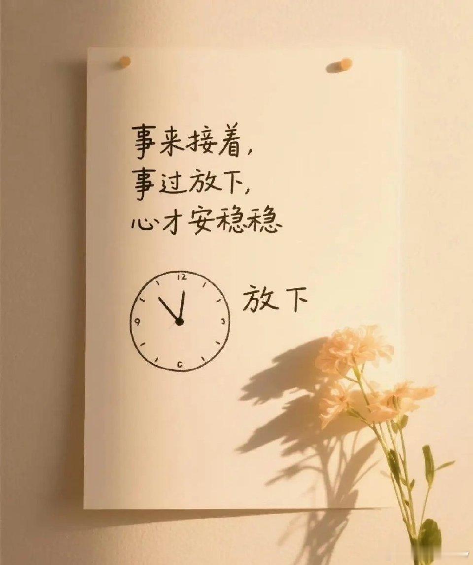 戏镜浮生·默斋主人原创自由诗天光垂落丝绦时，我临镜描摹尘间脸谱。油彩漫浸掌纹，寸