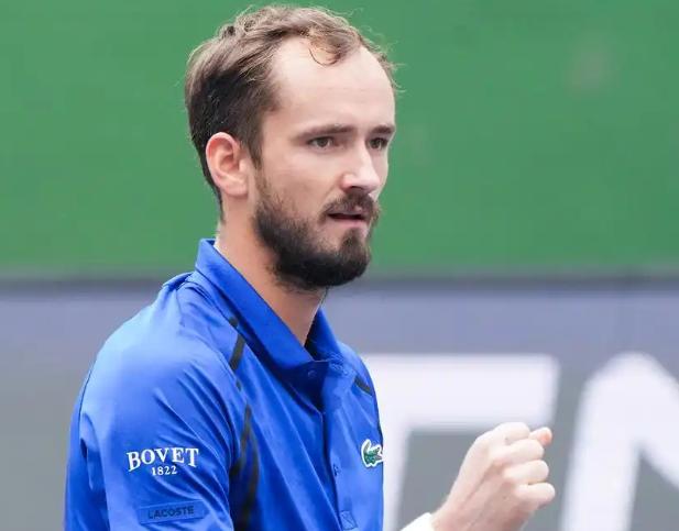 北京时间10月14日，ATP1000上海大师赛男单1/8决赛赛程如下：

第一场