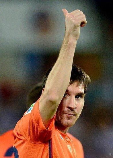 【西甲-巴萨4-1联赛四连胜 梅西两球比利亚破门】9月16日，西甲第4轮巴萨做客