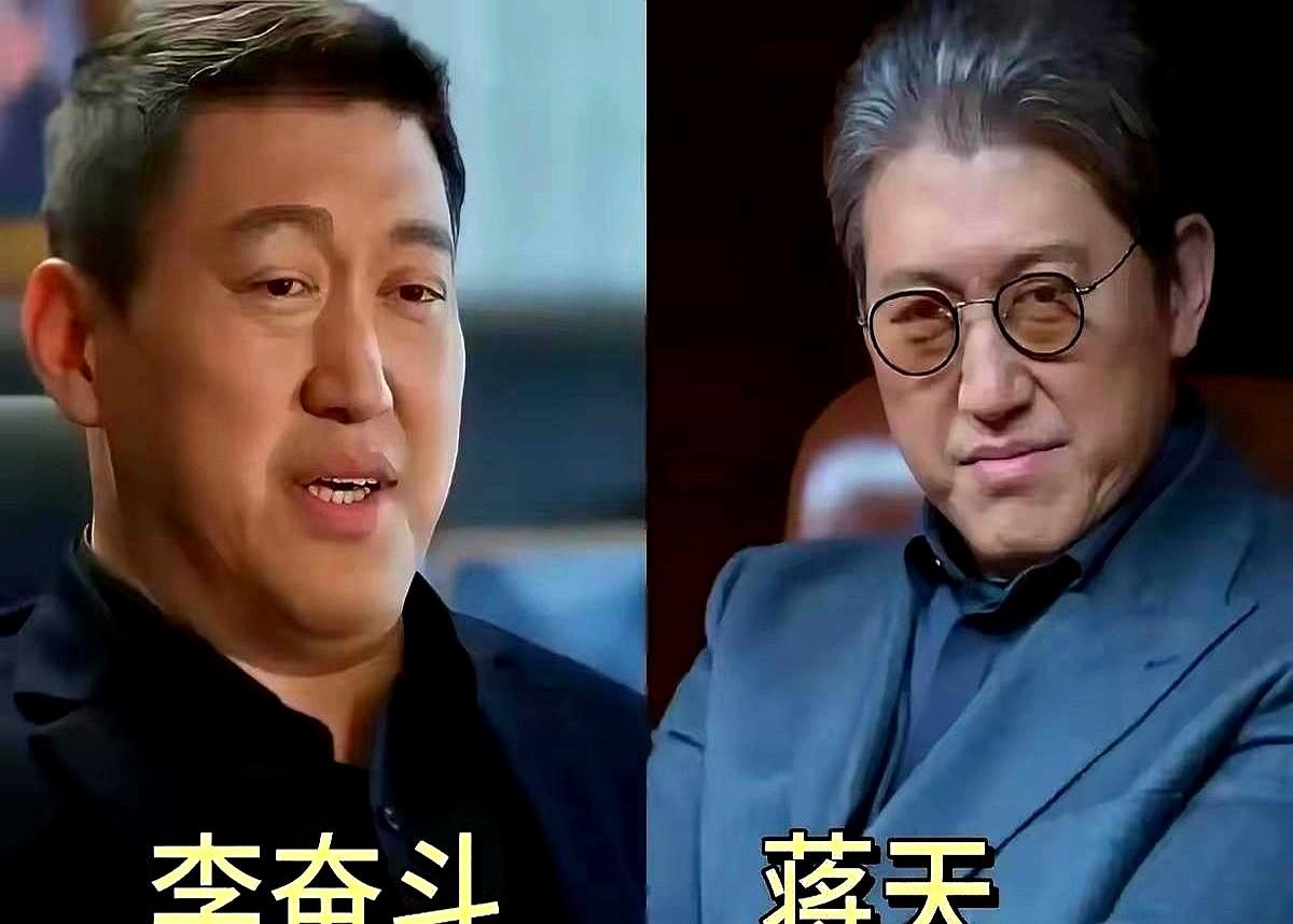 最近网友扒出朱媛媛28年前的中戏班级合影，后排那个穿白T恤的清爽小哥把全网都看精