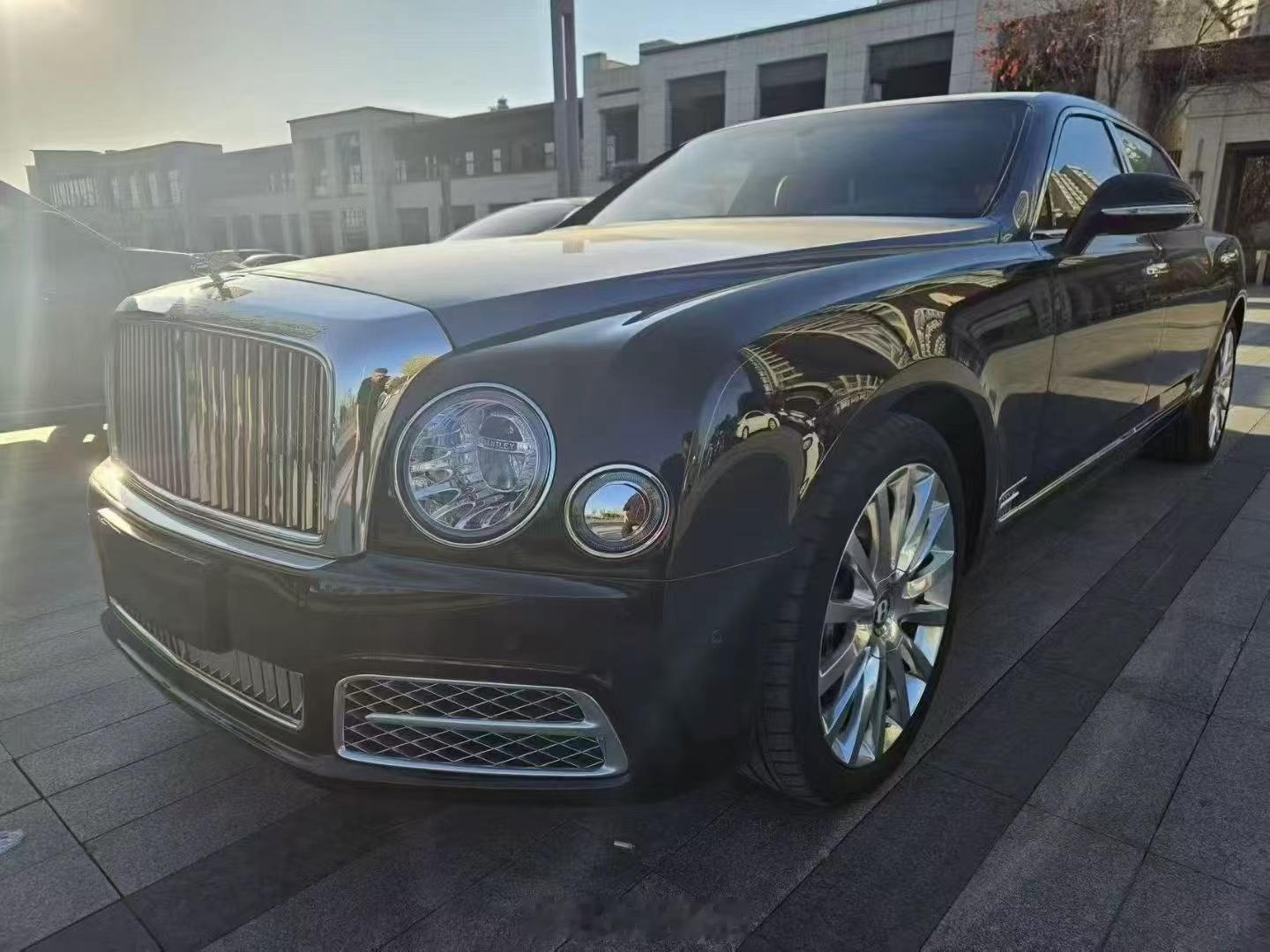 今日新到：20年慕尚长轴距版，3万公里，穆勒包，音响，冰箱，腿托，小桌板，后娱，