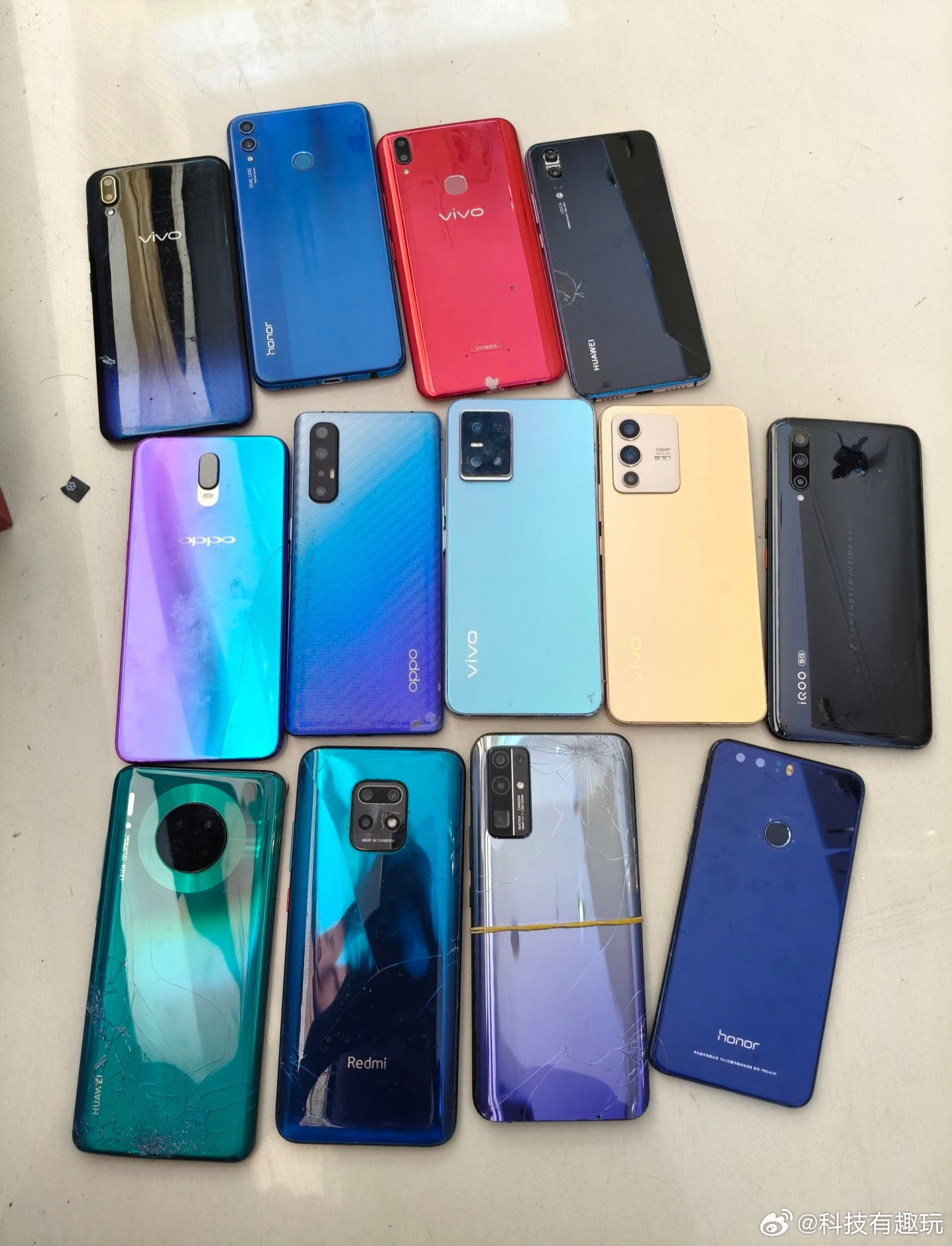 旧手机回收价暴涨五六倍旧手机现在都这么贵了？那我翻出来的这些岂不是要发财了啊