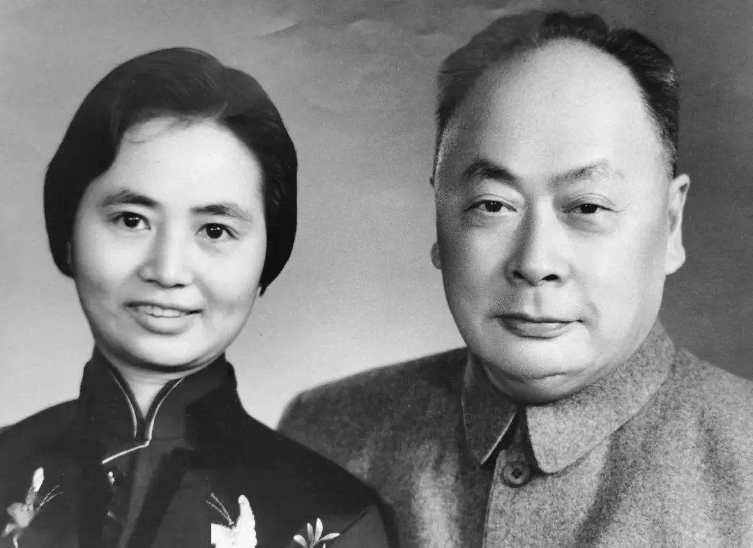 1949年美国人在上海开汽车横冲直撞闹事，陈毅：立即拘起来！

1949年7月6