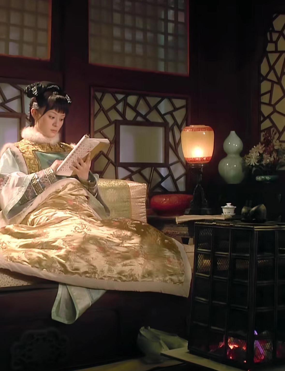 围巾、饺子、秋裤、热汤，缺一不可[彩虹屁]#立冬四件套# ​​​