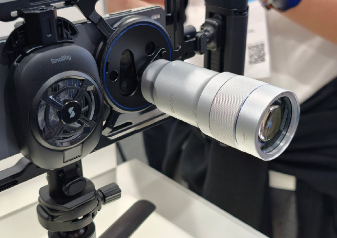 400mm 增距镜细节图！这个银色我觉得很特别好看，很有质感！很有V单特色！ 