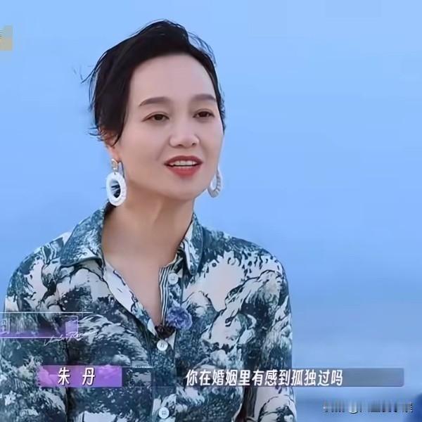 朱丹问周一围：“如果我提离婚，你会挽留吗？”周一围想也不想，直接脱口而出：“你不