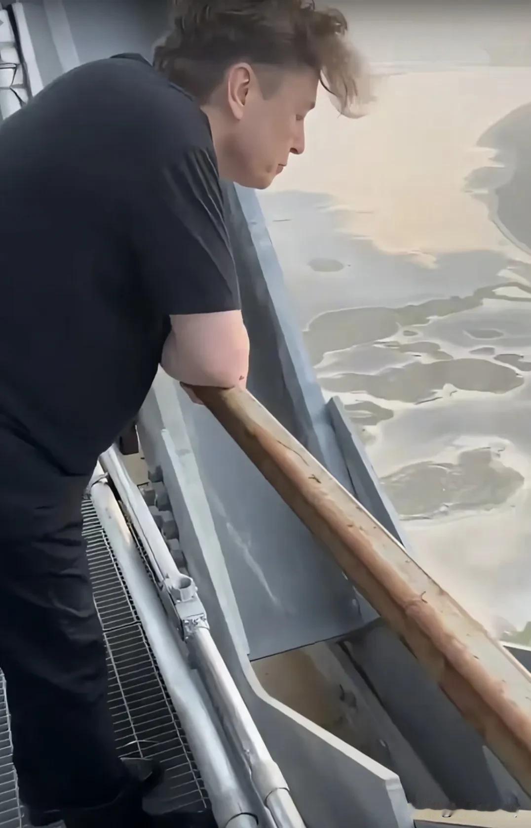 地球上最幸福的男人！落日余晖下，伏览着自己创立的大帝国！这幸福感，不次于中国任何