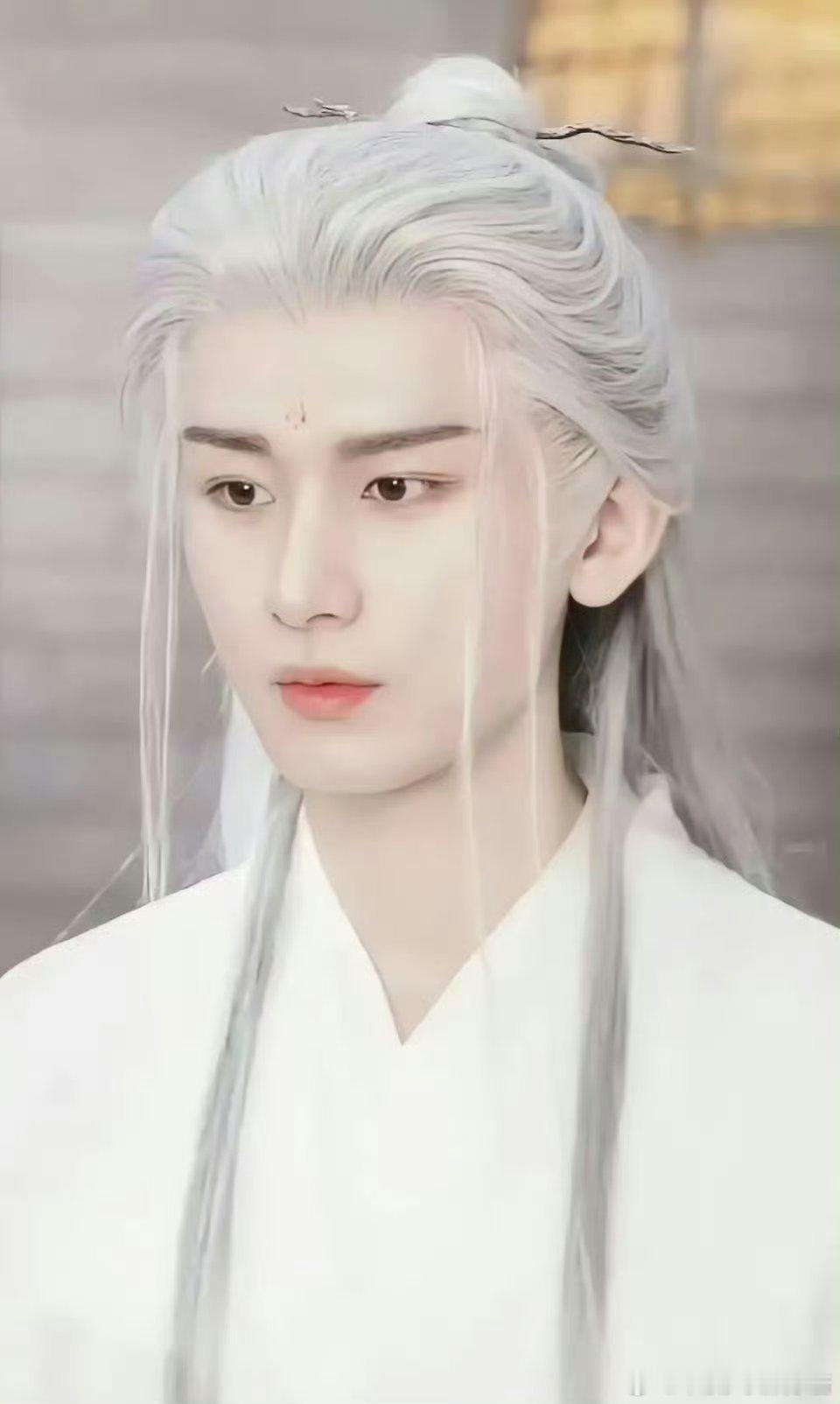 成毅VS罗云熙白发造型，谁更绝 