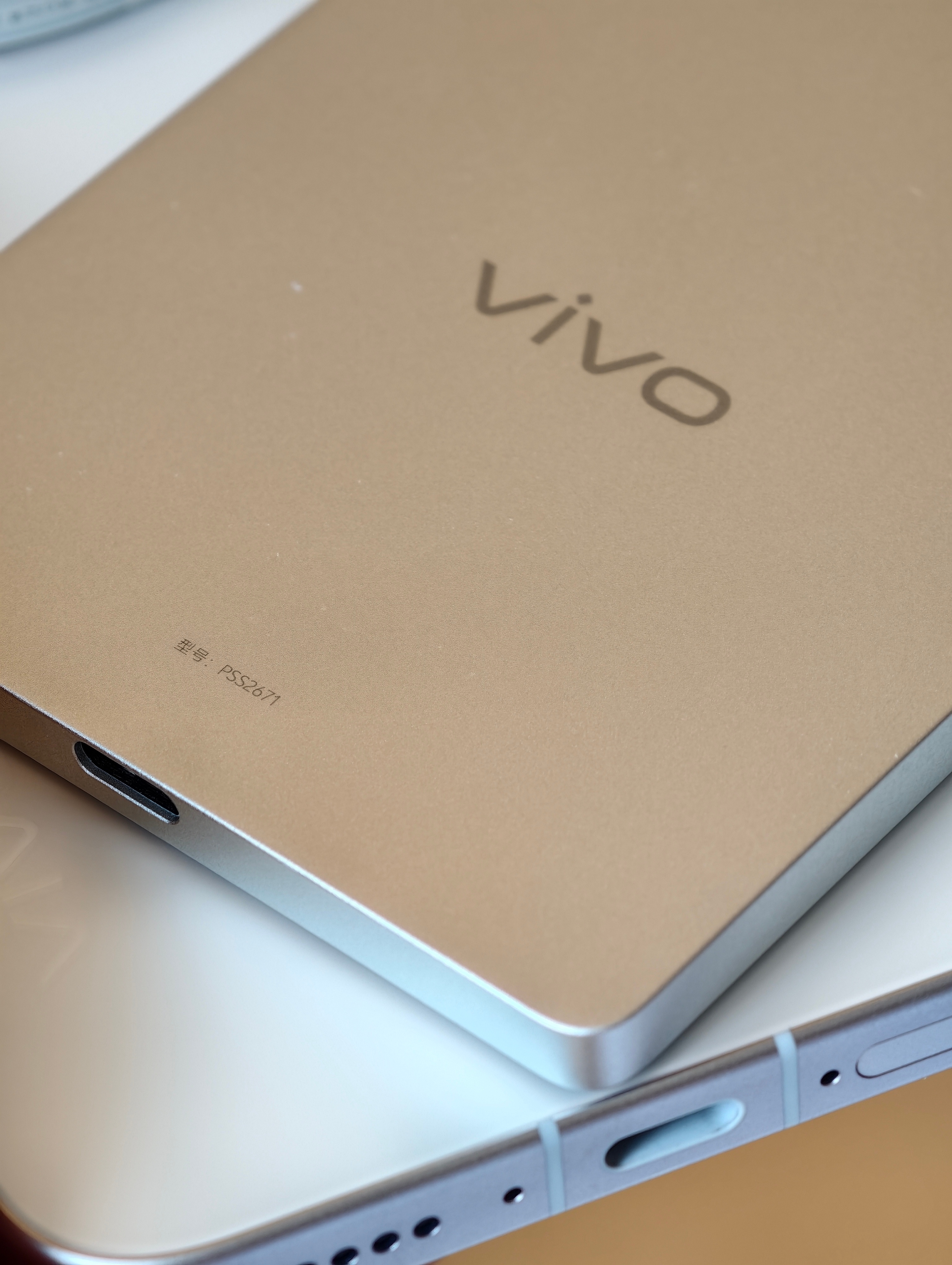 vivo 今早发的，还不只是手机本体… ​​​