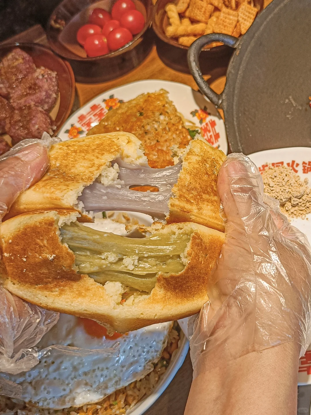 地道的重庆老火锅，氛围感十足