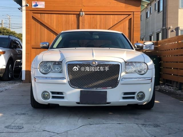 克莱斯勒300C，小岛国版，这玩意是2006年在小岛国上的牌，跑了五万多公里，5