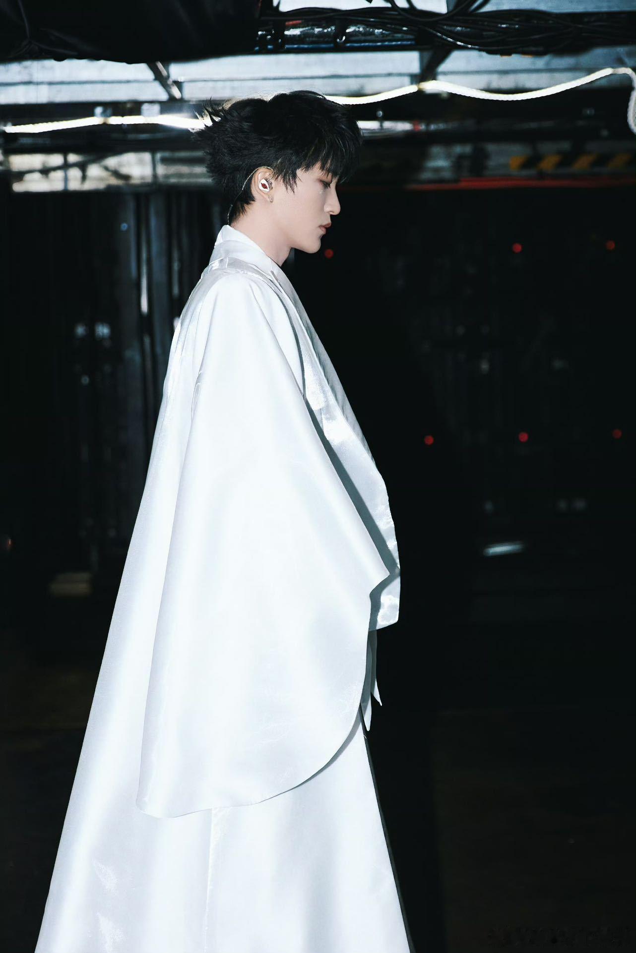  黄子弘凡演唱会惊喜拉满！电吉他solo直接戳中我！抒情转高燃超带感，现场气氛嗨