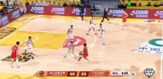 崔永熙。。。。。。防不住没事啊，转身跟着人就行啊，你占据着有利位置，你上肘子干嘛