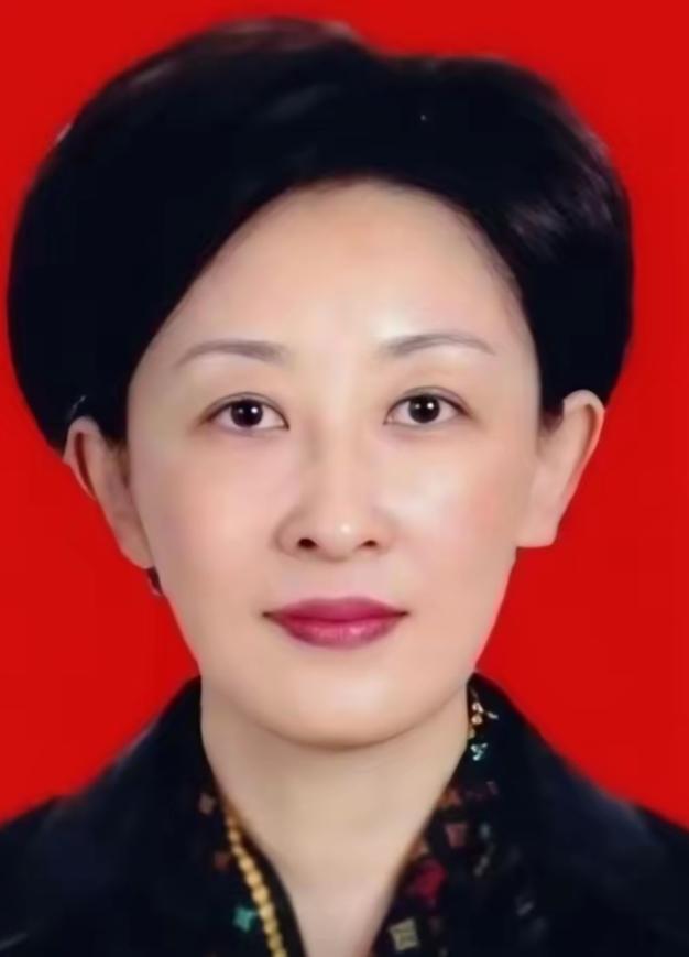 又揪出来一个巨贪，金额高达9.7亿，首富夫人郝斌跨境逃亡失败了。2025年12月