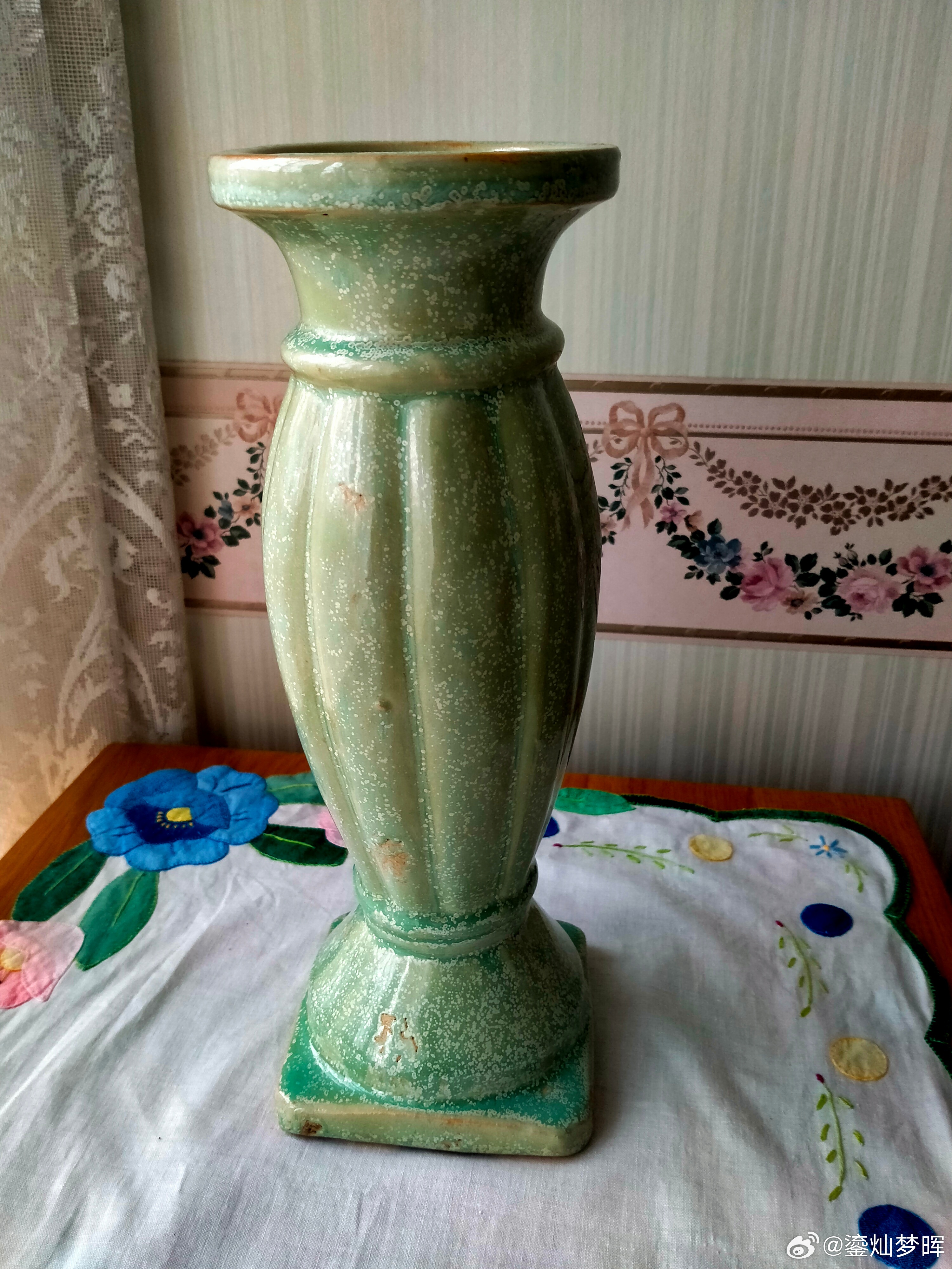 每周鉴赏收藏精品之北宋龙泉窑烛台        本件北宋龙泉窑烛台的文化价值和收