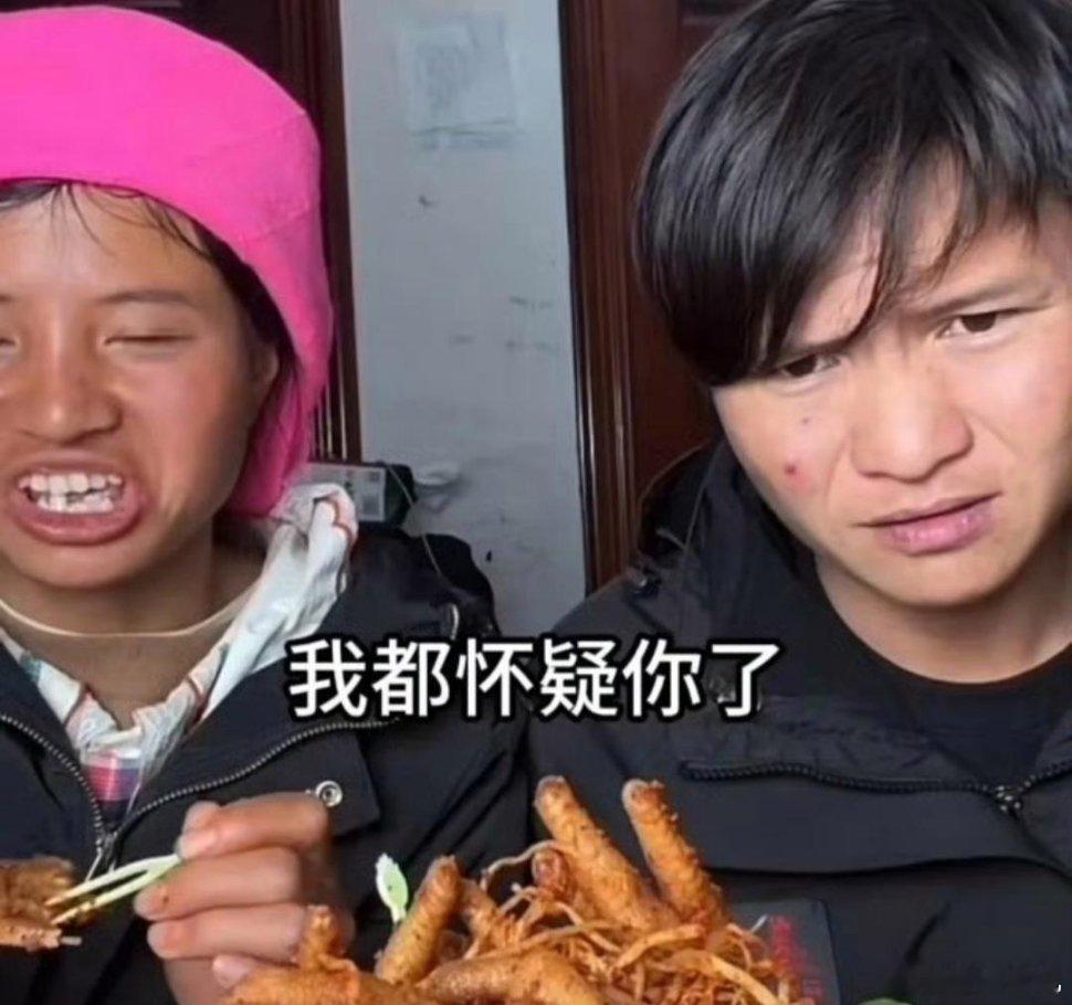 10月24日，网红小英回应离婚进展以及近日争议：首先，关于我跟孩子他爸爸分开过这