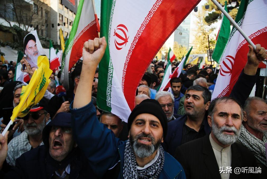 2月28日夜，以色列与美国对伊朗发动军事打击。次日凌晨，哈梅内伊身亡的消息开始流