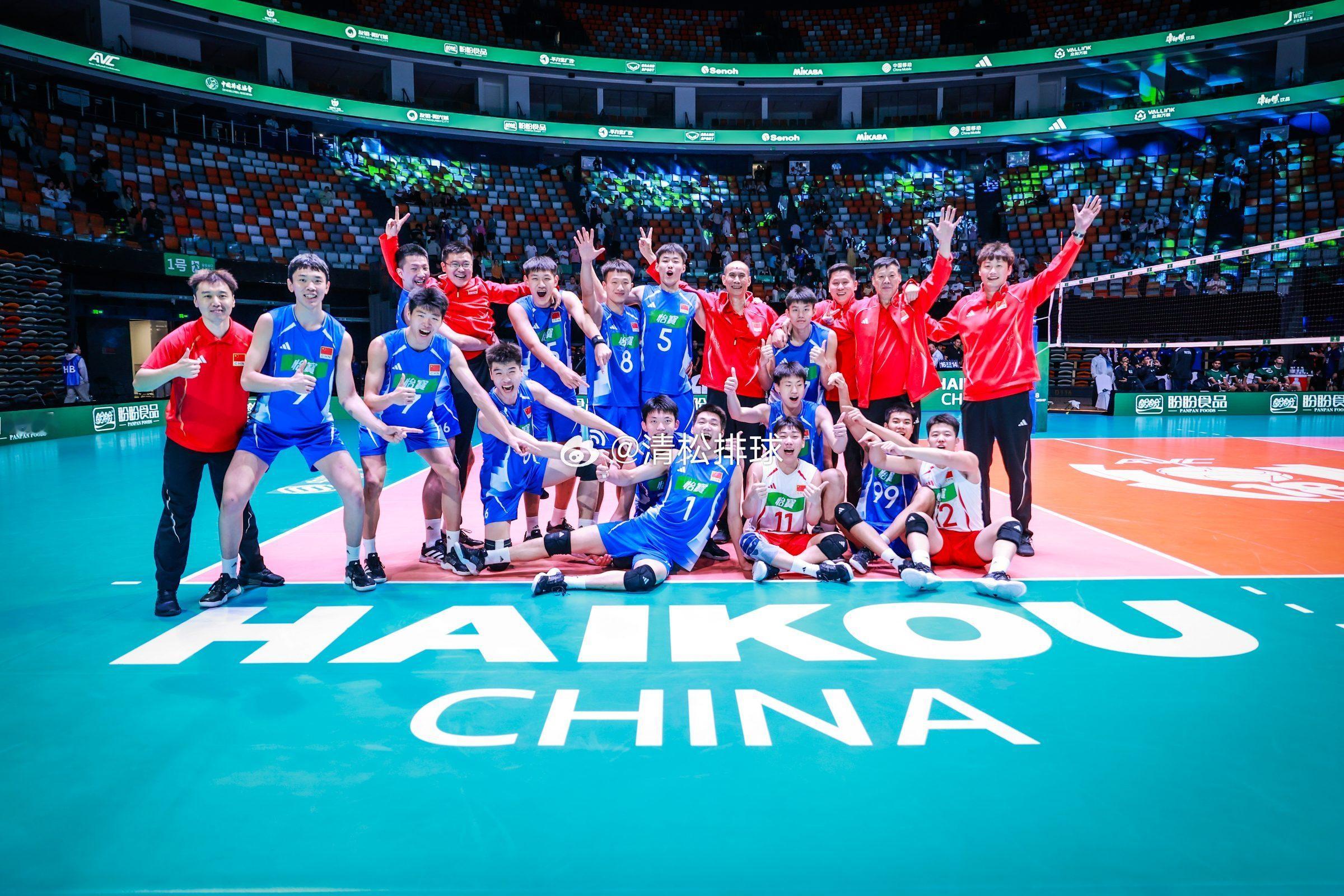 中国U18男排3-2巴基斯坦中国队个人得分统计邵星霆：29分（62扣27中8失误