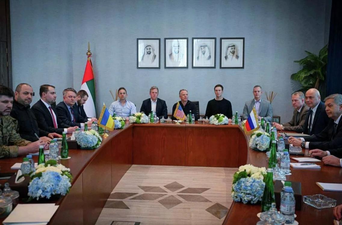 乌克兰危机和格陵兰岛危机就像是美俄在东西两方同时给欧洲制造的麻烦，未来两国可能还