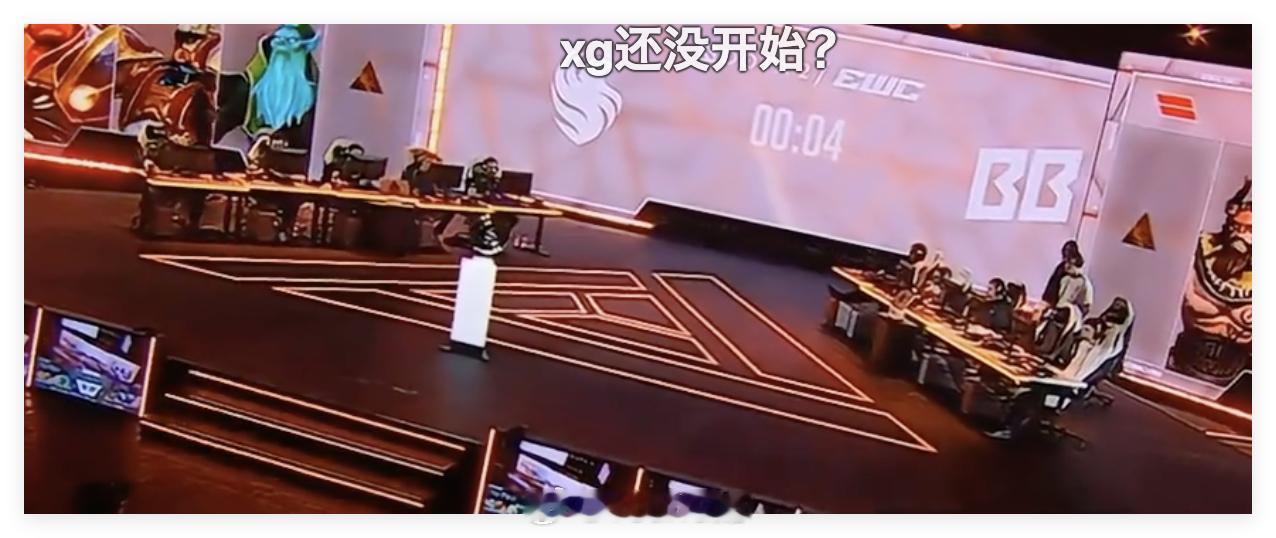 Cr1t-昨晚发的战队训练房照片，再看看今天比赛现场的桌子虽说DOTA2项目不是