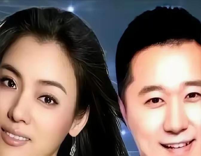她首先靠前夫魏文彬(湖南省广电厅厅长）成名后，后来离婚，转行一特招身份进入二炮文