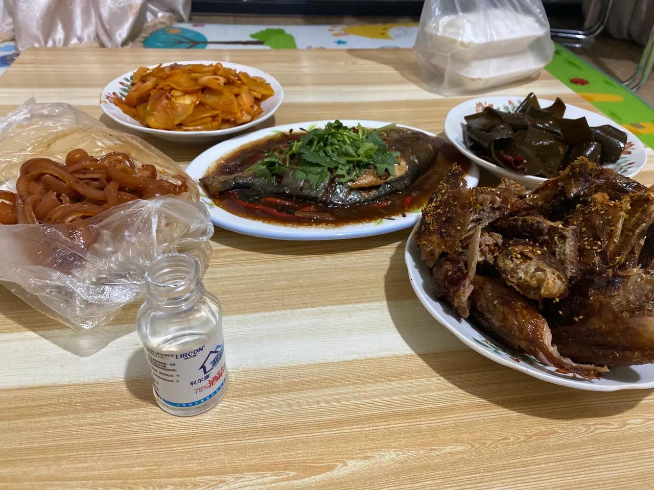 简单吃一口，喝点小酒整挺好[呲牙]