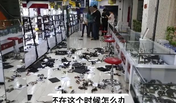 白嫖上瘾了！2023年，湖南长沙，女房东见男子老实，年年涨租，男子为了生意，忍气