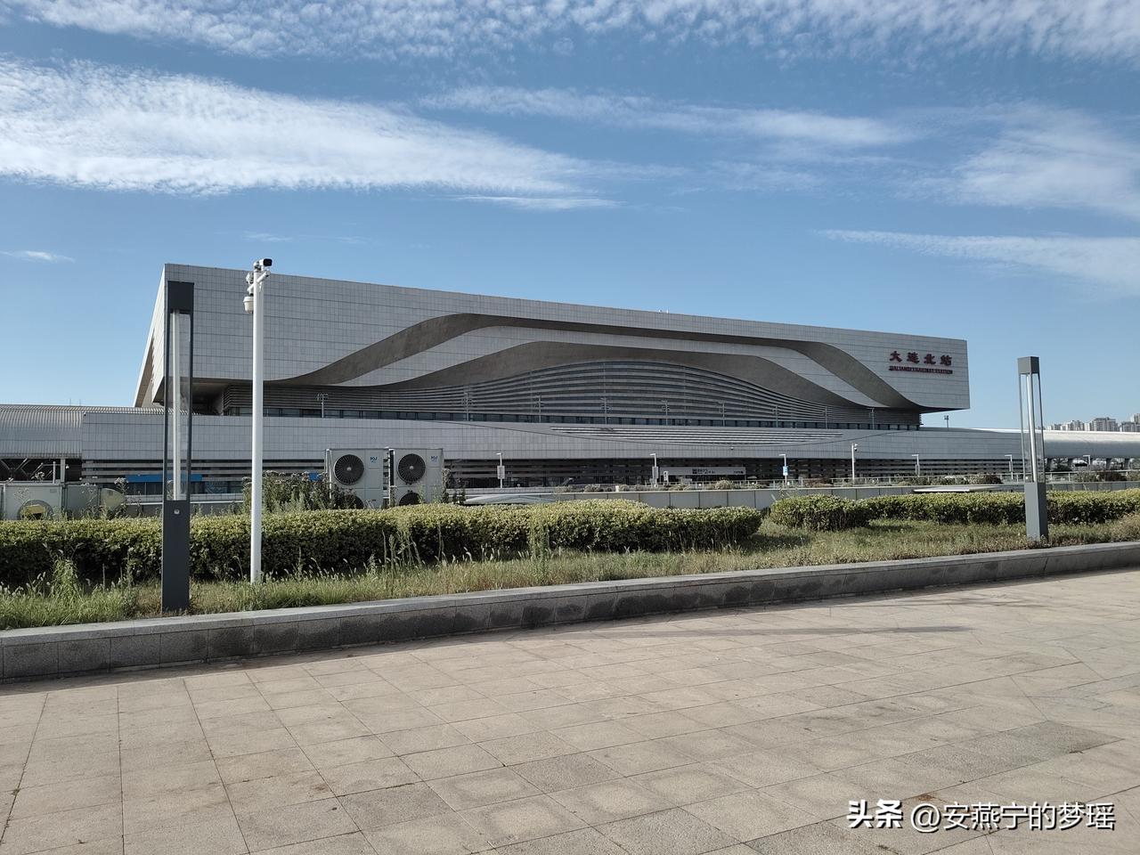 今后旅游，再也不抱团了。

大连旅游，报团。内蒙古，也是报的团。

报名费980