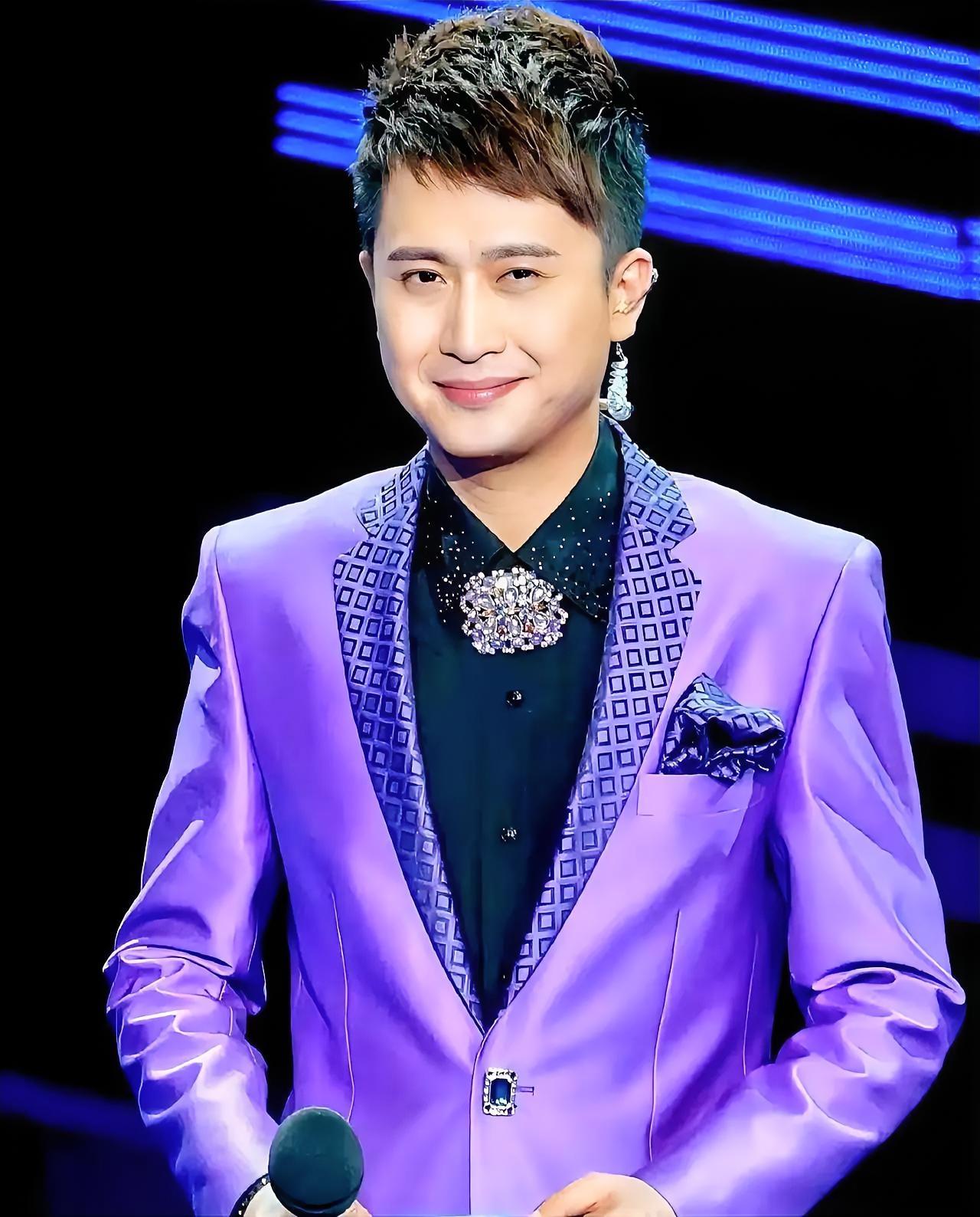 央视论资排辈失灵？杨帆被“发配”哈尔滨，新人空降主会场引全网炸锅！
 
央视春晚