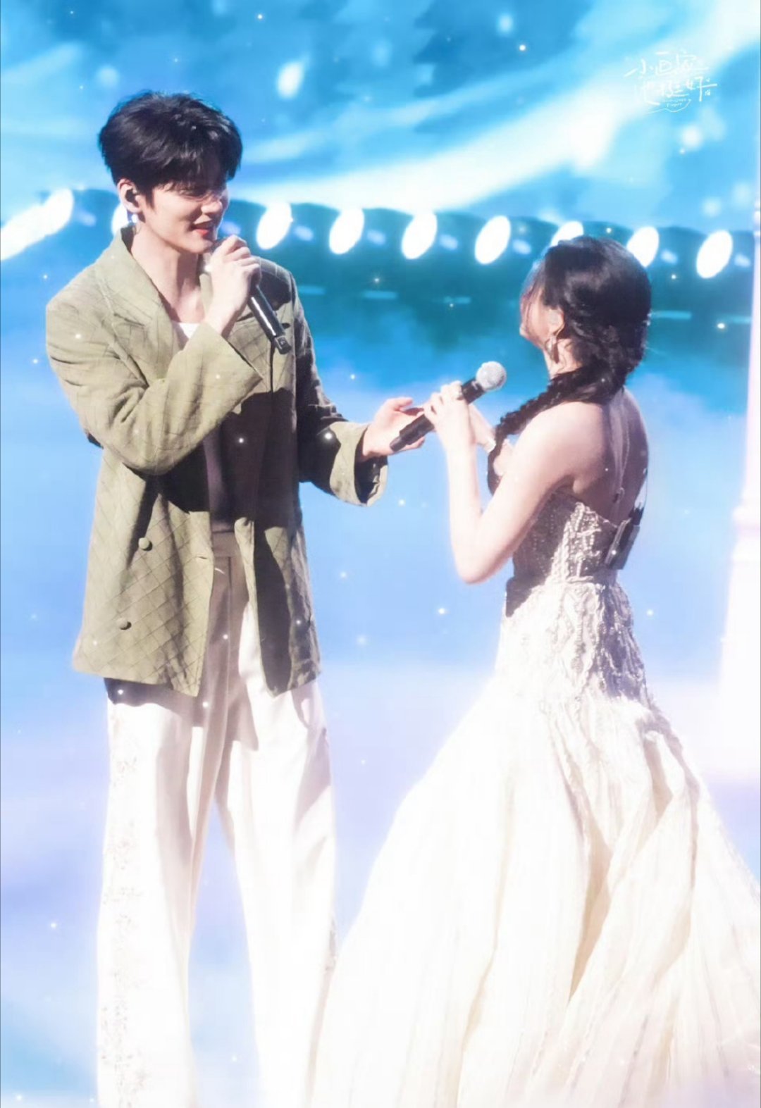 周柯宇陈妍希情人节封面，姐弟又同框啦，售后又来啦！