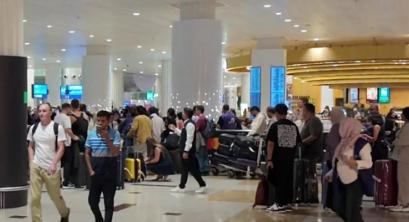 美伊冲突众生相，有人崩溃大哭，有人庆幸，还有人心有余悸。
 
当美国打击伊朗之后